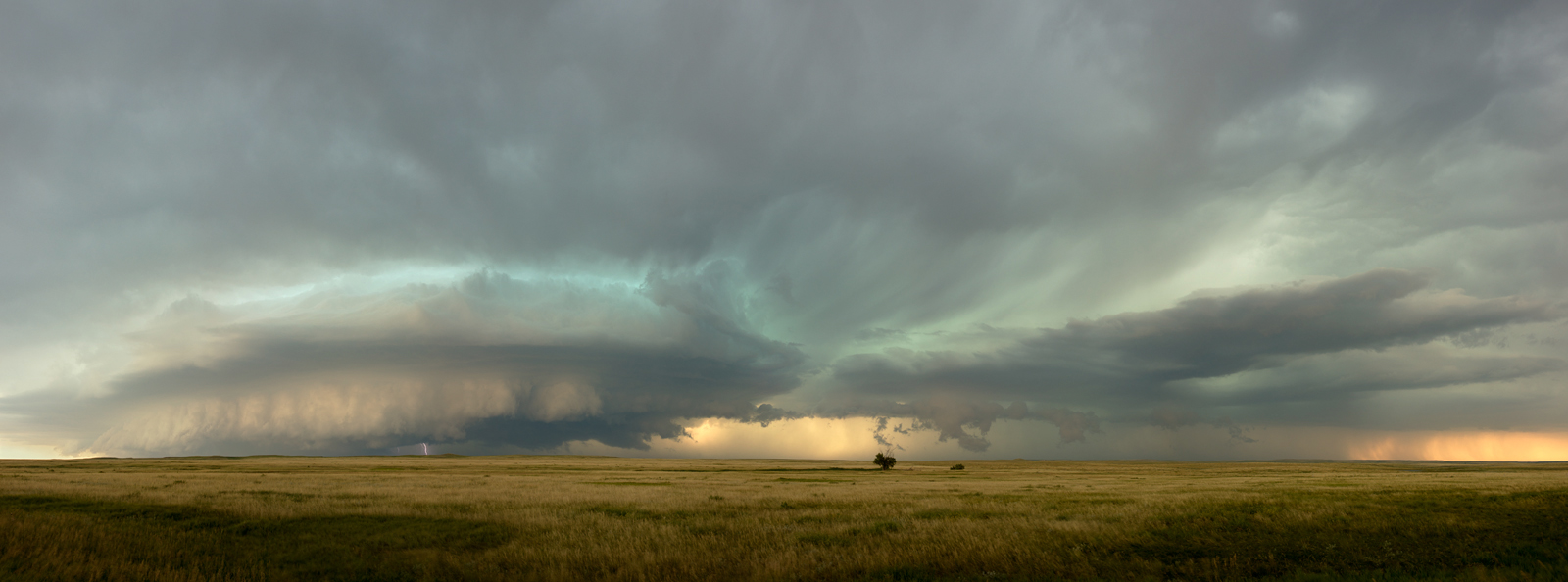 Panoramic, landscape, sunset, storm, clouds, lightning, plains, South Dakota, grassland, panoramique, photographie, orage, plaines...